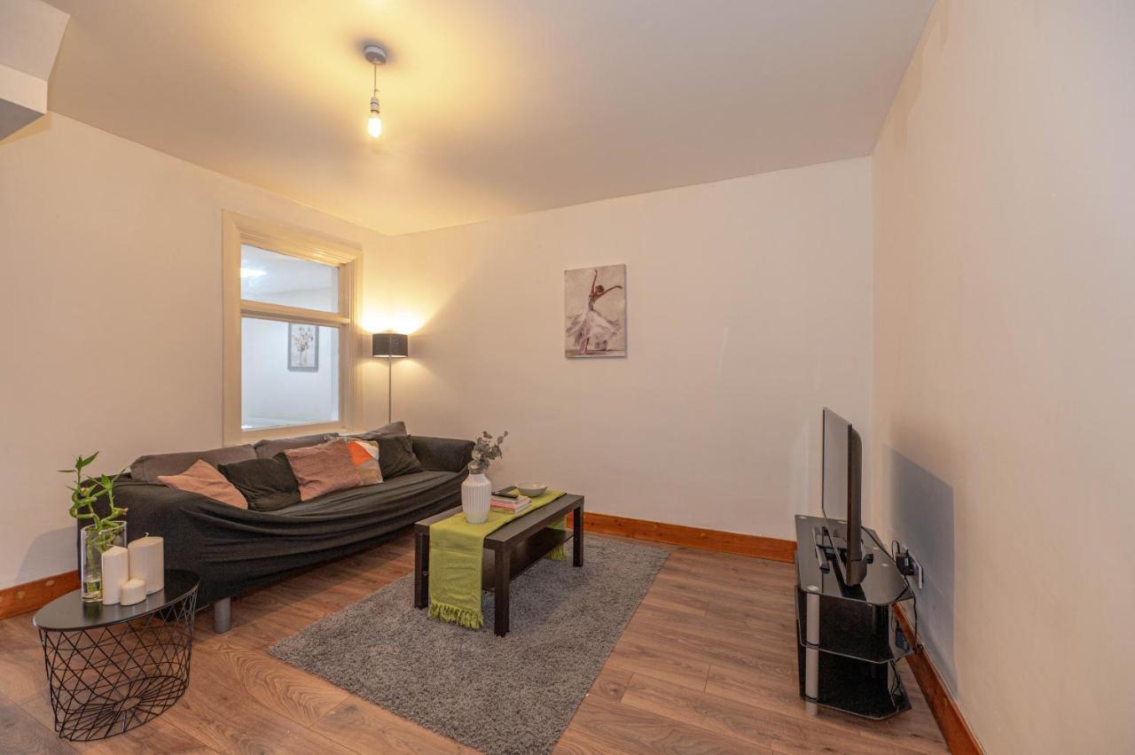Beautiful 4 Bedrooms House, 7 Walk To Train Station Plumstead  Zewnętrze zdjęcie