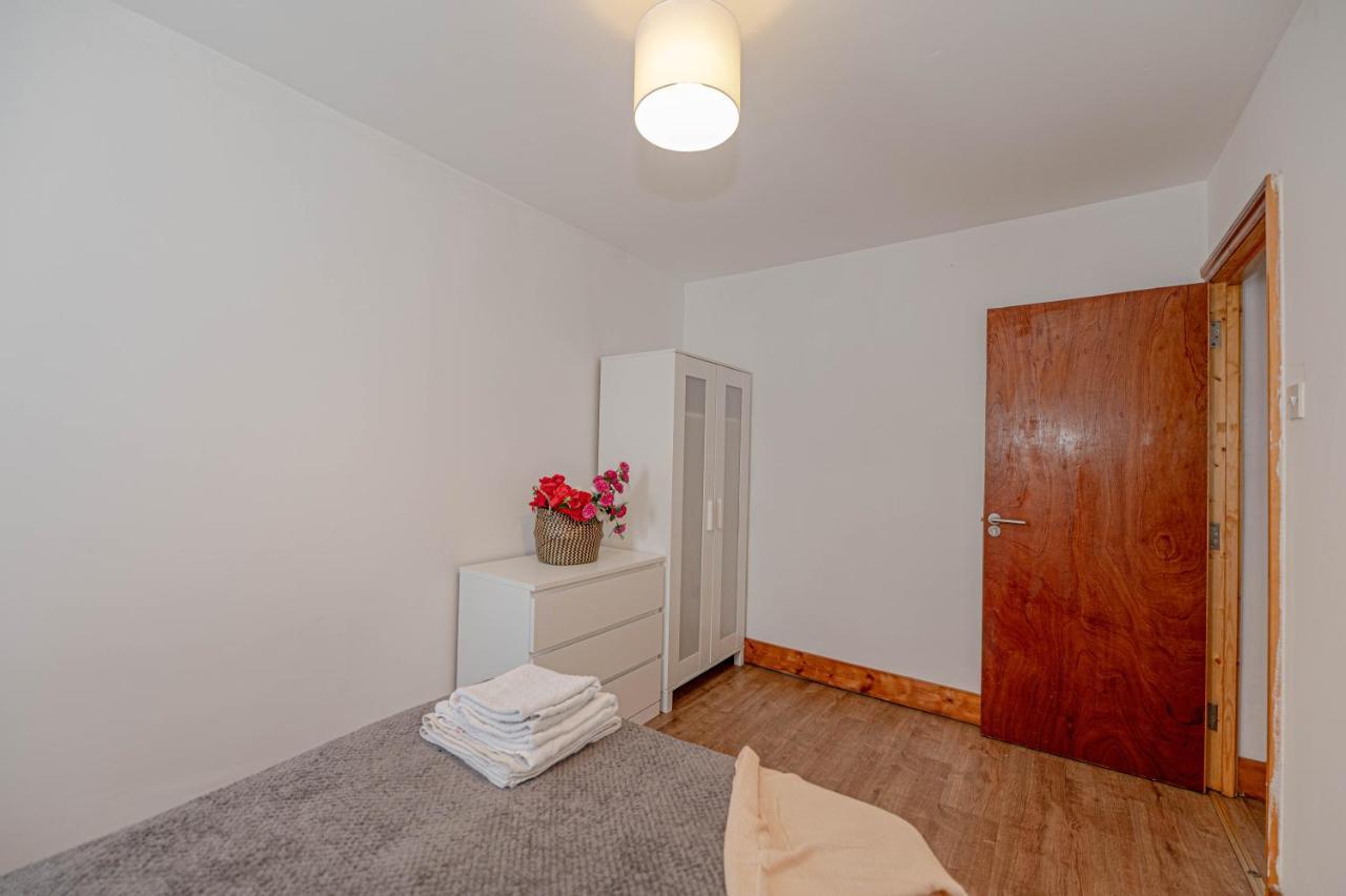 Beautiful 4 Bedrooms House, 7 Walk To Train Station Plumstead  Zewnętrze zdjęcie