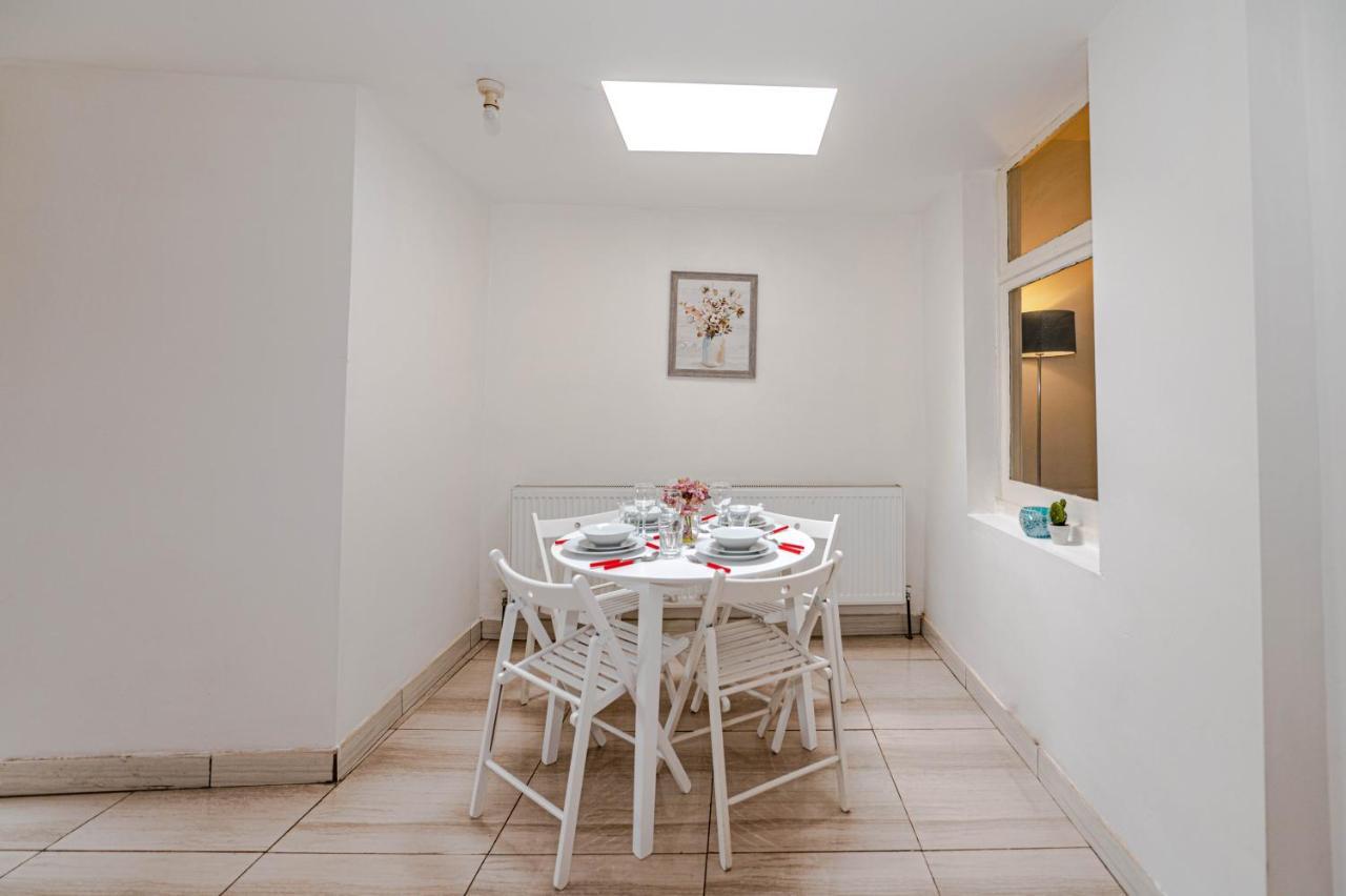 Beautiful 4 Bedrooms House, 7 Walk To Train Station Plumstead  Zewnętrze zdjęcie