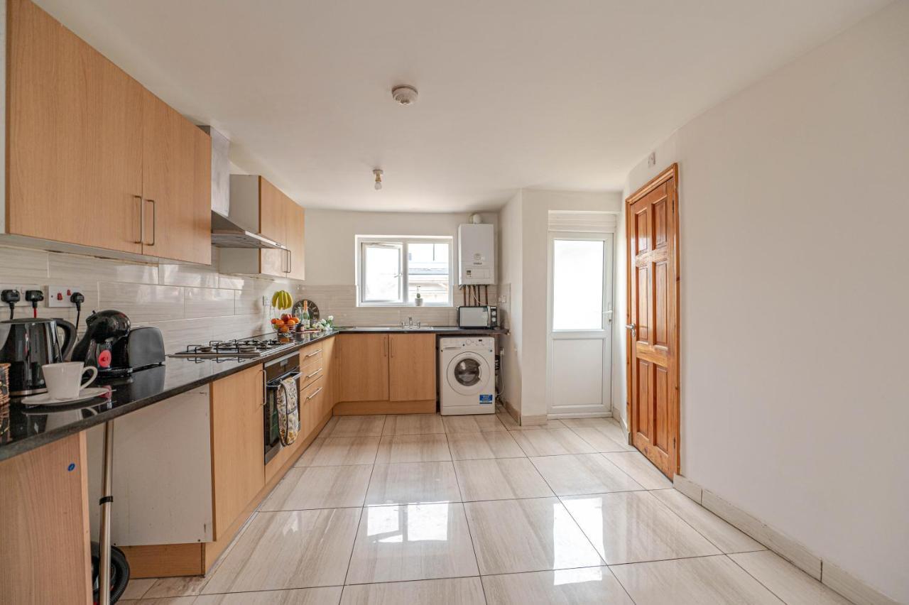 Beautiful 4 Bedrooms House, 7 Walk To Train Station Plumstead  Zewnętrze zdjęcie