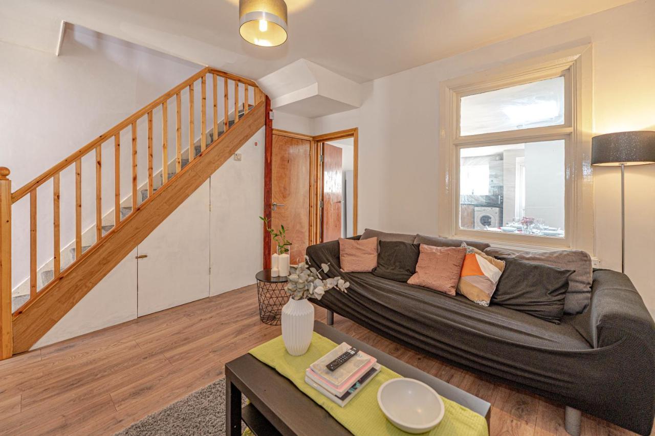 Beautiful 4 Bedrooms House, 7 Walk To Train Station Plumstead  Zewnętrze zdjęcie