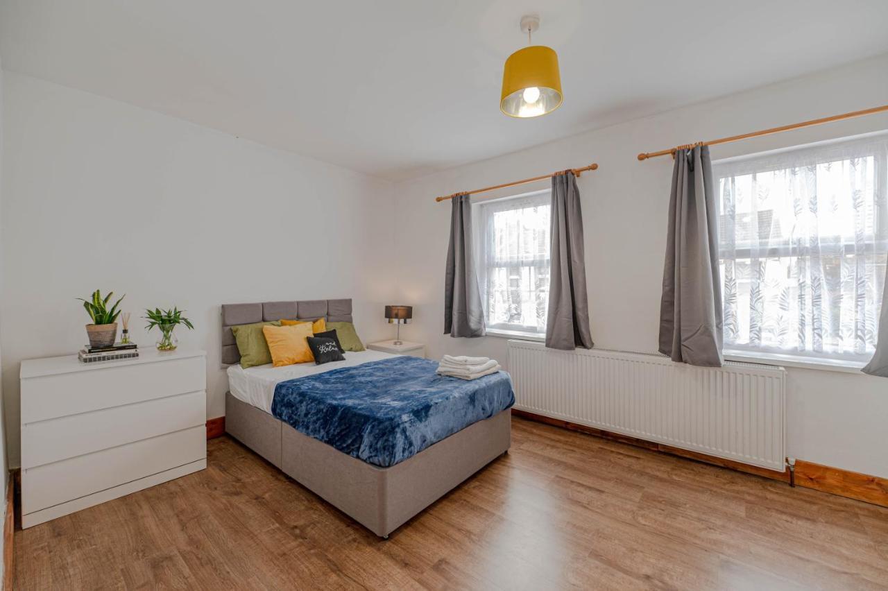 Beautiful 4 Bedrooms House, 7 Walk To Train Station Plumstead  Zewnętrze zdjęcie