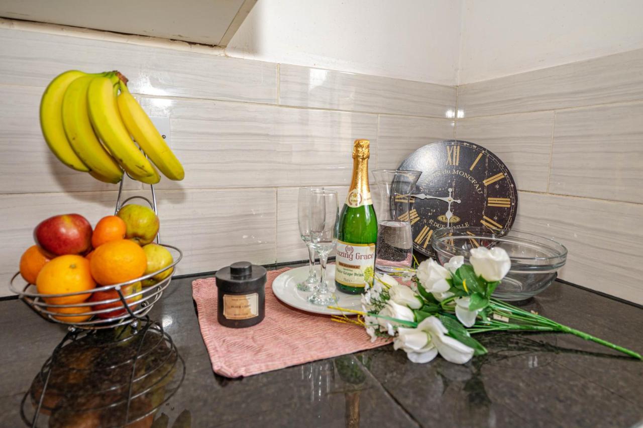 Beautiful 4 Bedrooms House, 7 Walk To Train Station Plumstead  Zewnętrze zdjęcie