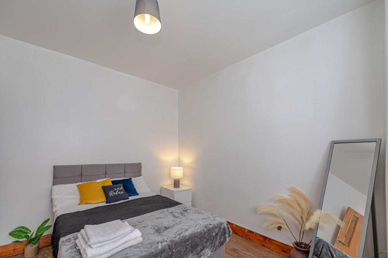 Beautiful 4 Bedrooms House, 7 Walk To Train Station Plumstead  Zewnętrze zdjęcie
