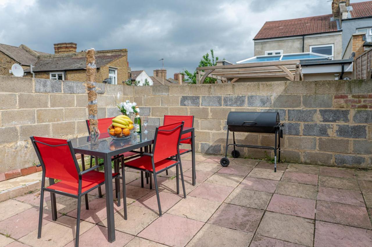 Beautiful 4 Bedrooms House, 7 Walk To Train Station Plumstead  Zewnętrze zdjęcie
