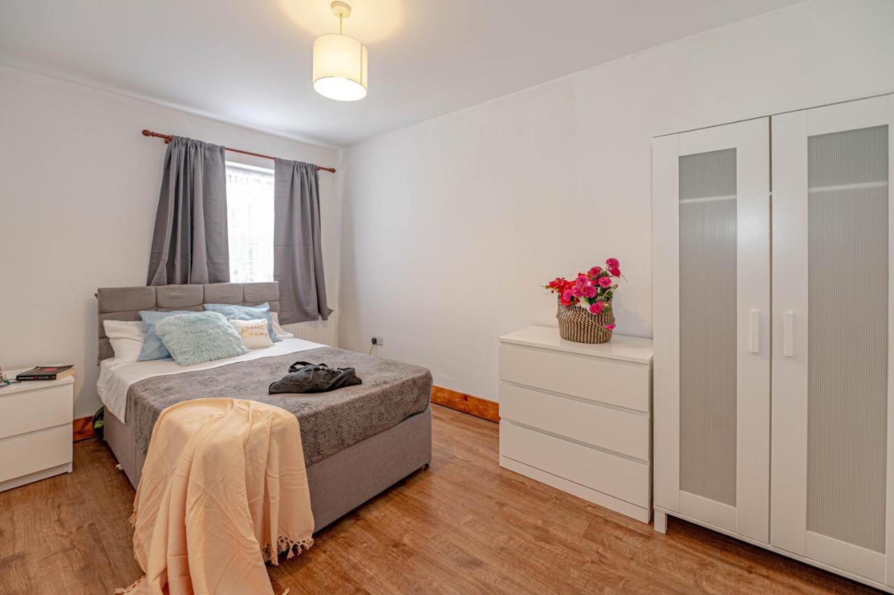 Beautiful 4 Bedrooms House, 7 Walk To Train Station Plumstead  Zewnętrze zdjęcie