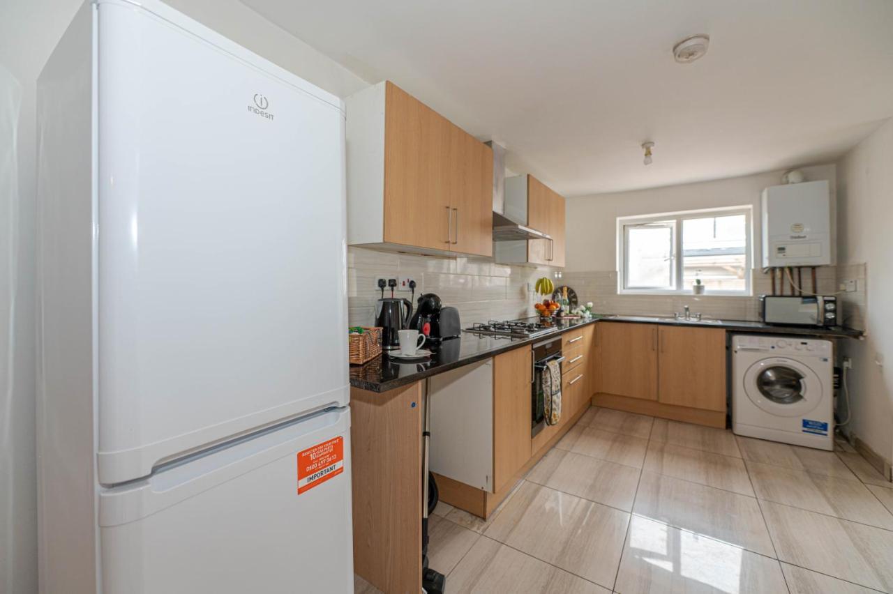Beautiful 4 Bedrooms House, 7 Walk To Train Station Plumstead  Zewnętrze zdjęcie